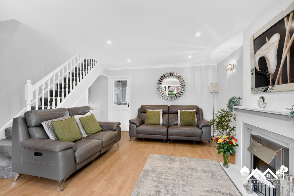 Property photo 3 of 31
