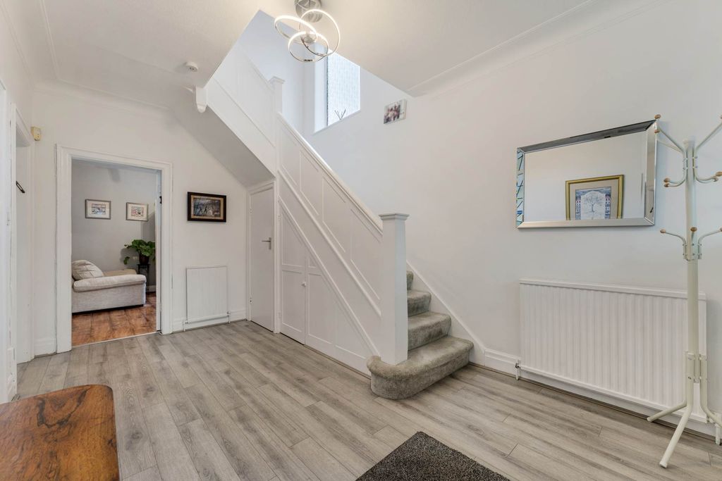 Property photo 2 of 36