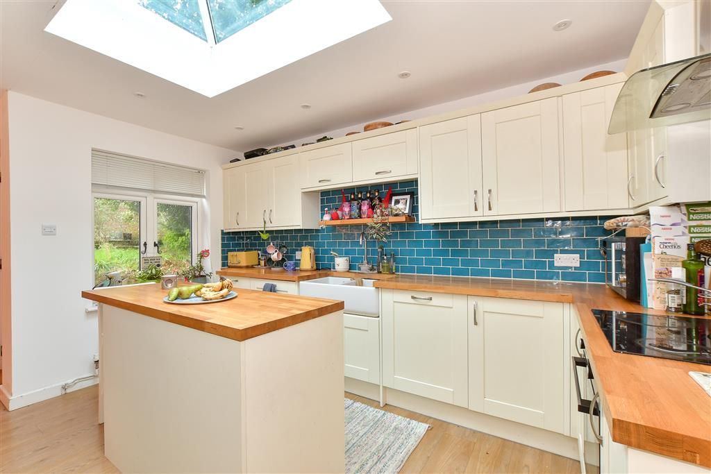 Property photo 1 of 10 Kitchen