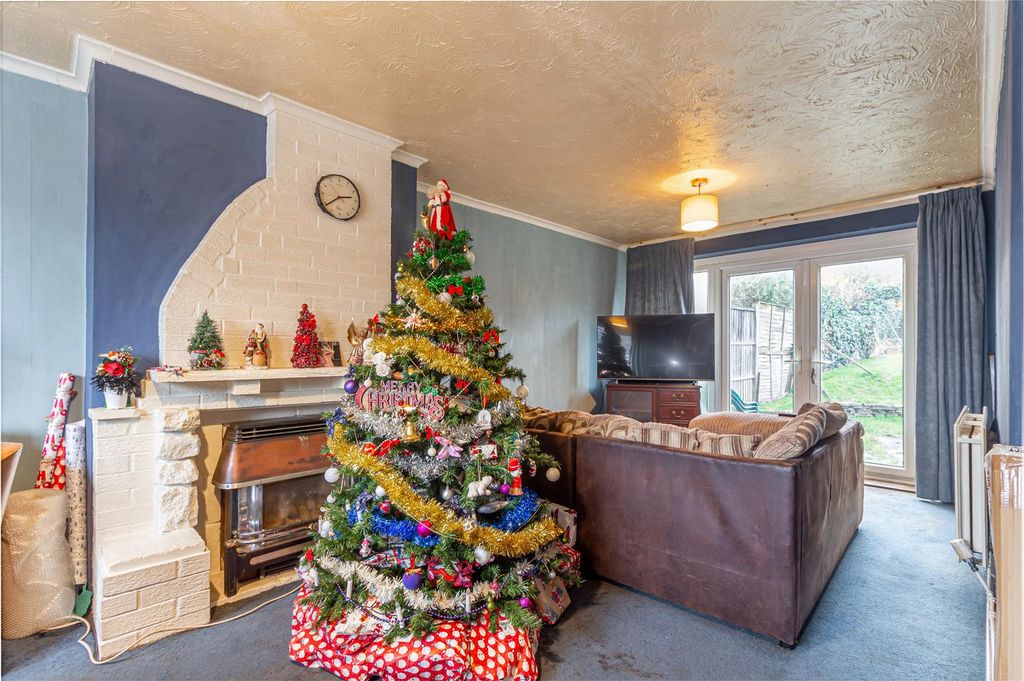 Property photo 3 of 21 Living-Room-4.Jpg