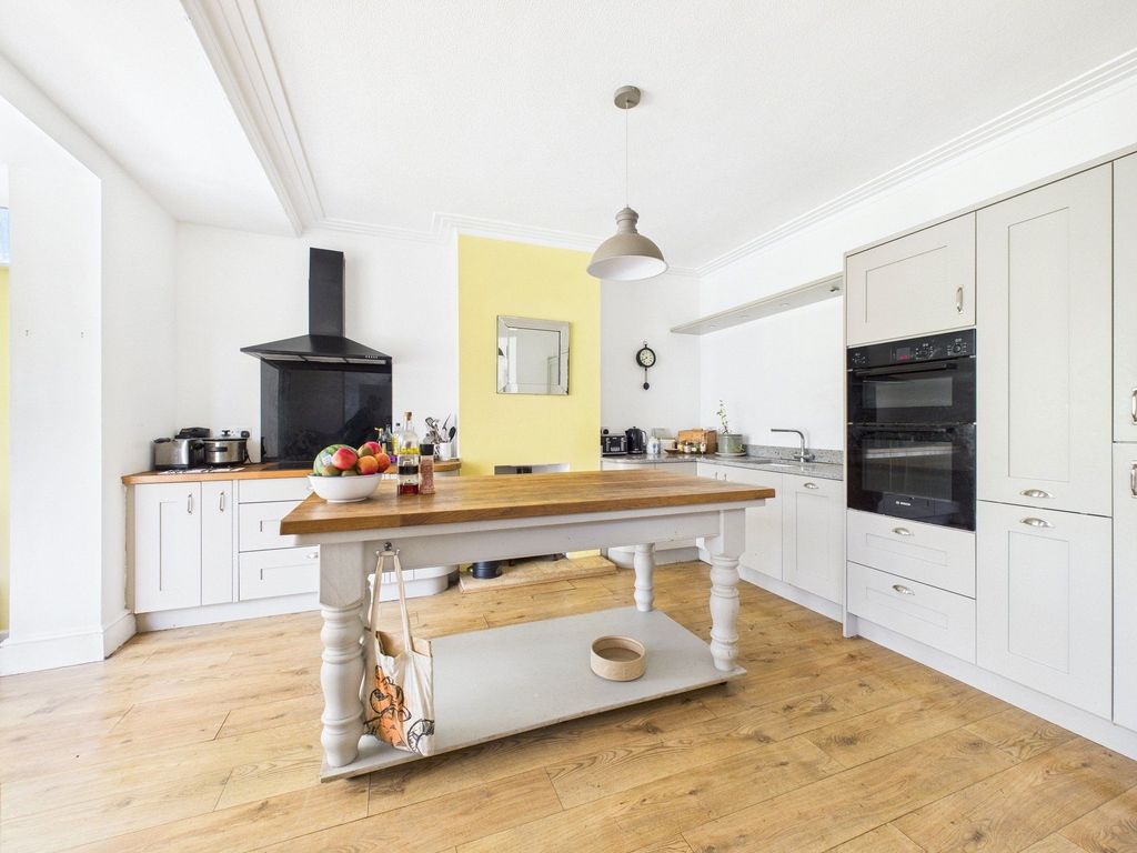 Property photo 3 of 11 Dining Kitchen