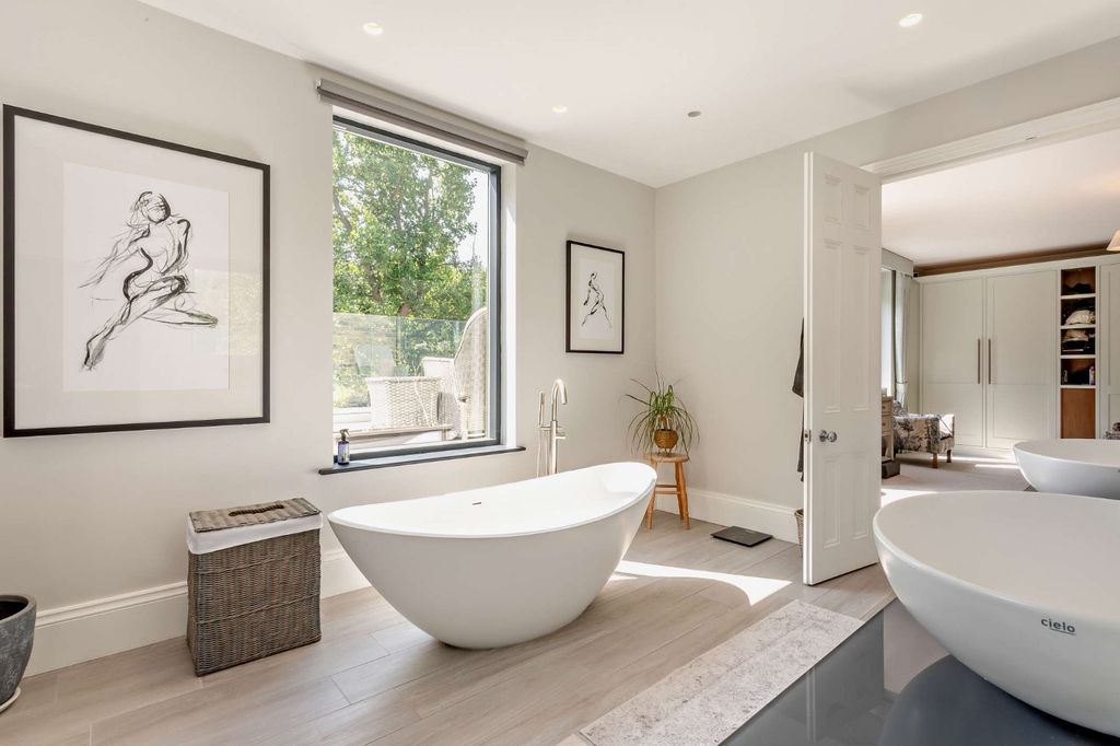 Additional image 17 of 5 bed detached house for saleWoodlands Road, Great Shelford, Cambridge, Cambridgeshire CB22