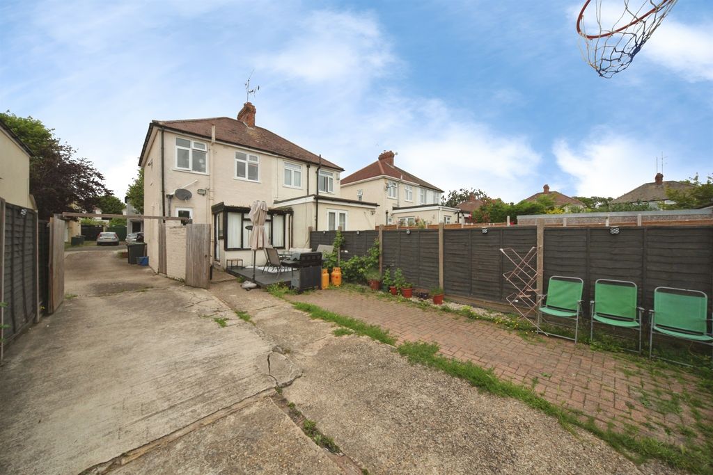 Property photo 2 of 18