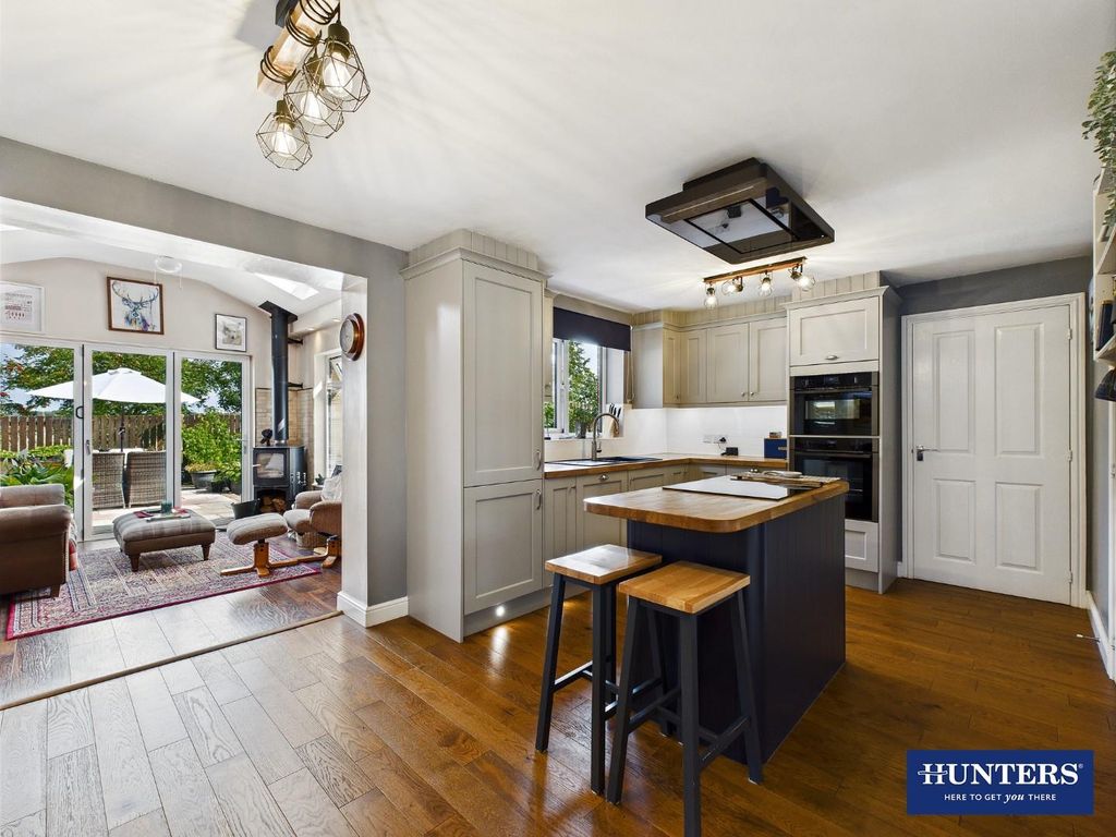Property photo 3 of 27 Dining Kitchen