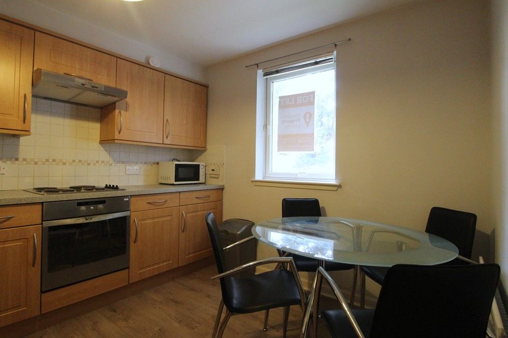 Property photo 3 of 8 Kitchen Alt