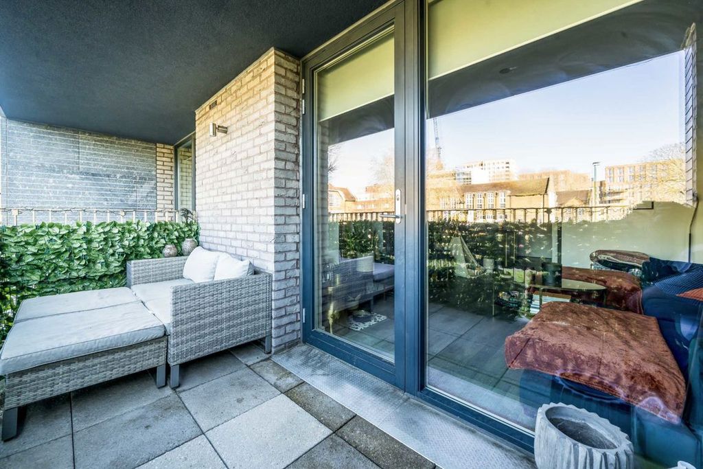 Property photo 2 of 8