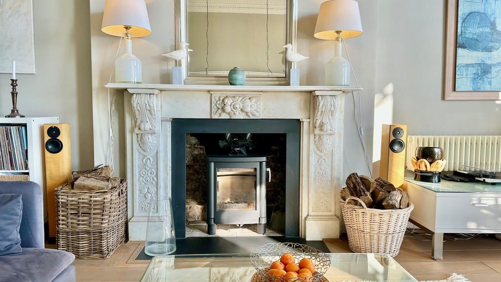 Property photo 2 of 35