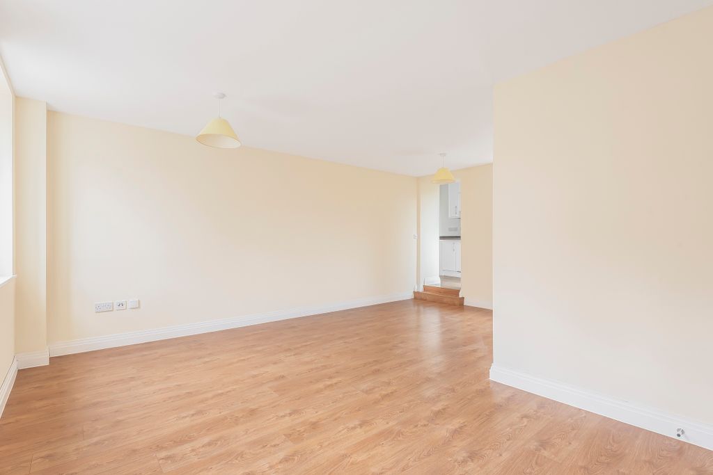 Property photo 3 of 10 675229 (2)