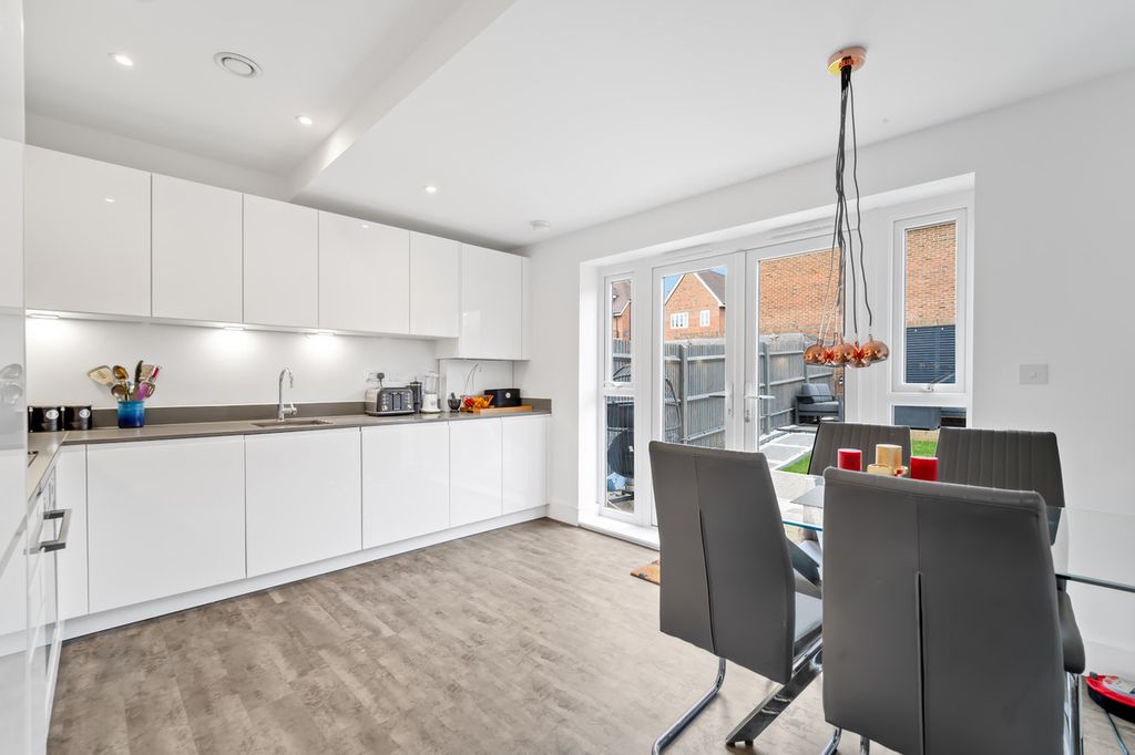 Property photo 1 of 25