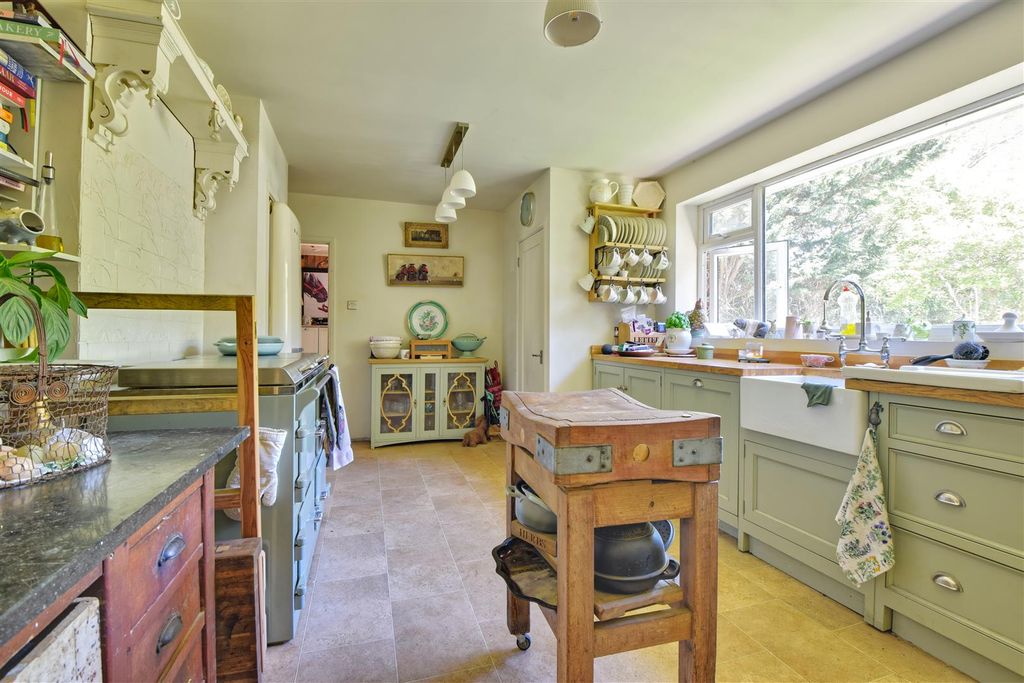 Property photo 2 of 25