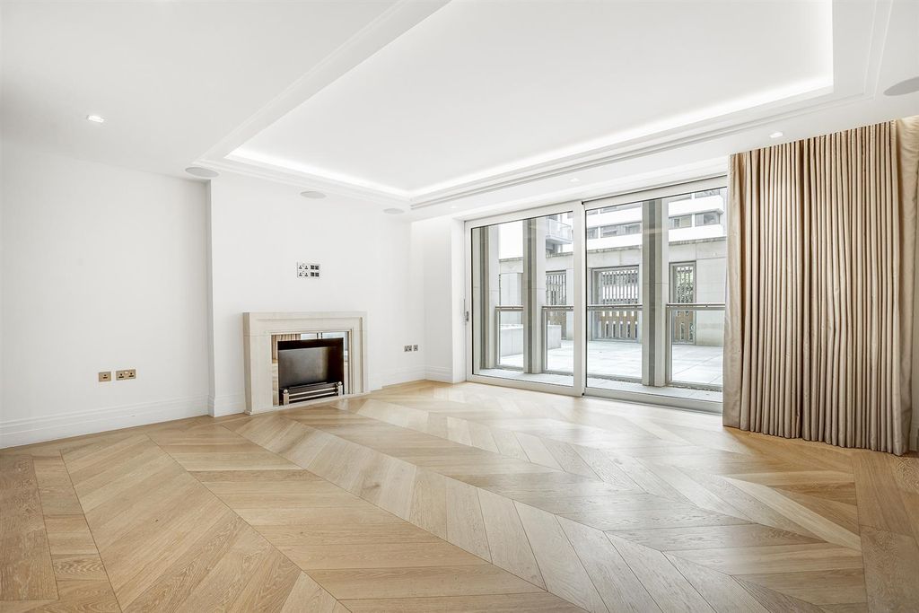 Property photo 2 of 25 39Wrenhouse,190Strand,WC2R-1.Jpg