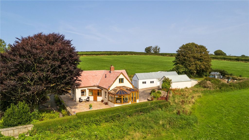 Property photo 1 of 33 Picture No. 05
