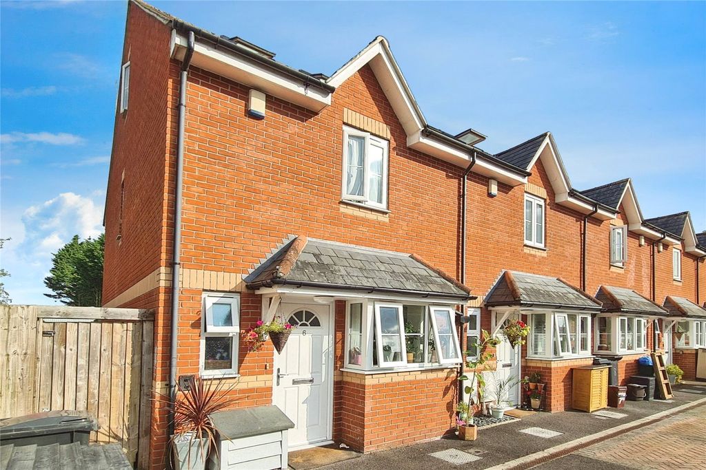 Property photo 1 of 19 External