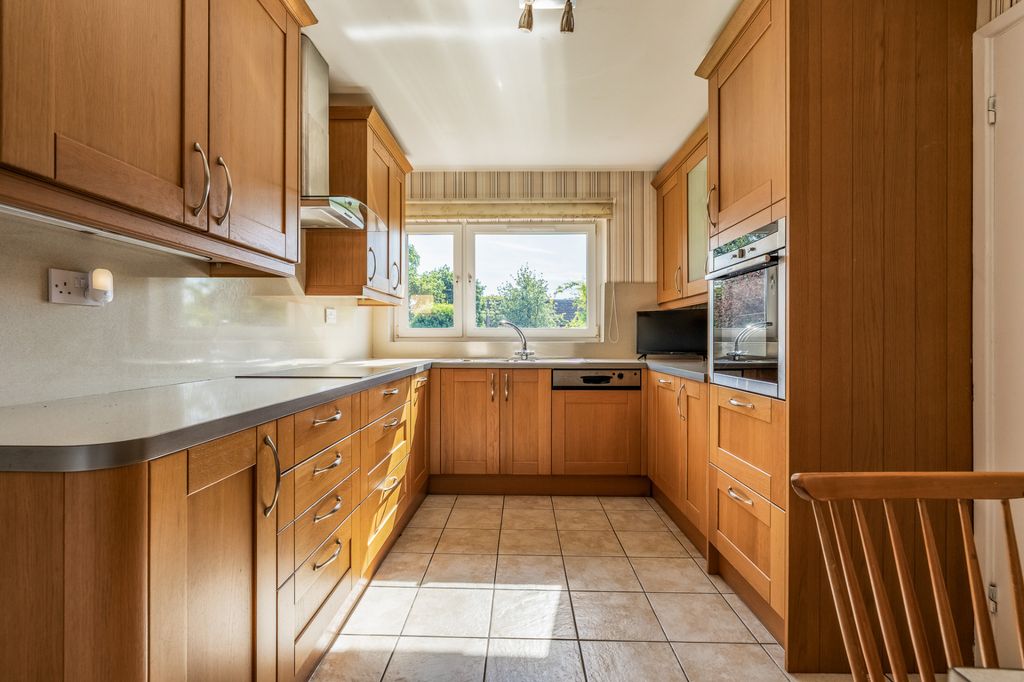 Property photo 2 of 21