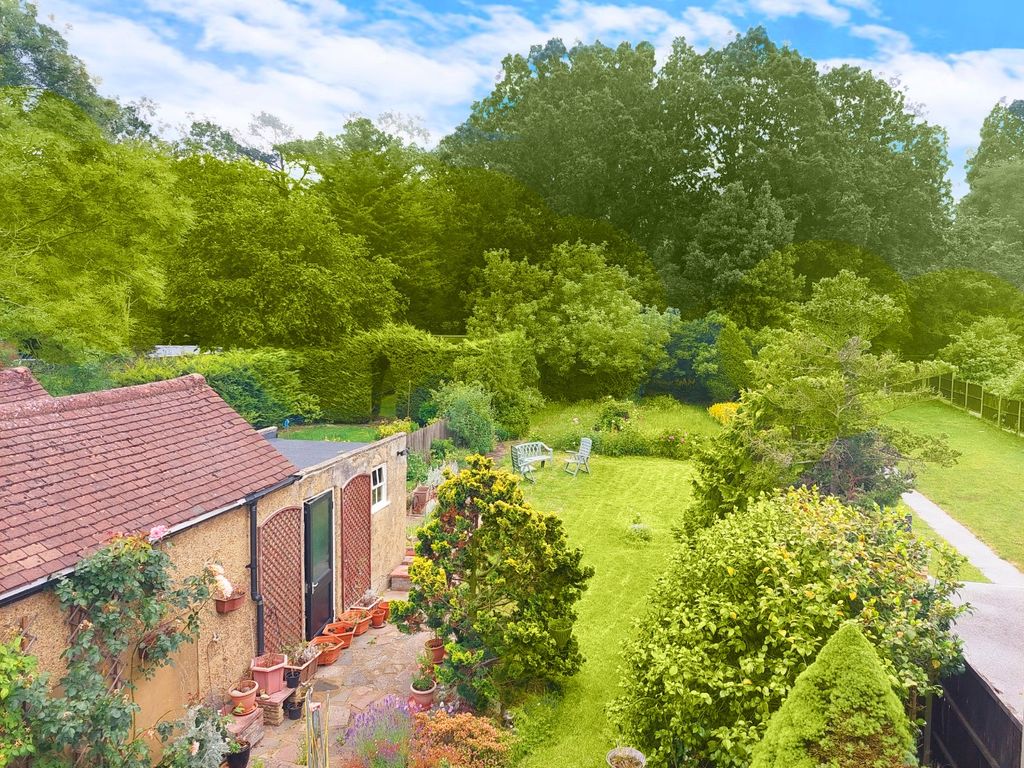 Property photo 2 of 23 5195381