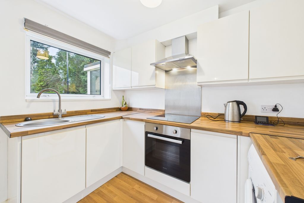 Property photo 3 of 12 Kitchen