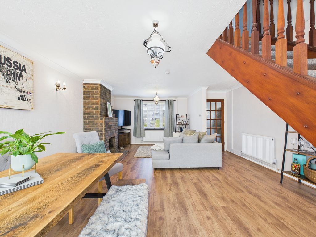 Property photo 2 of 35 Cam03519G0-Pr0242-Still024