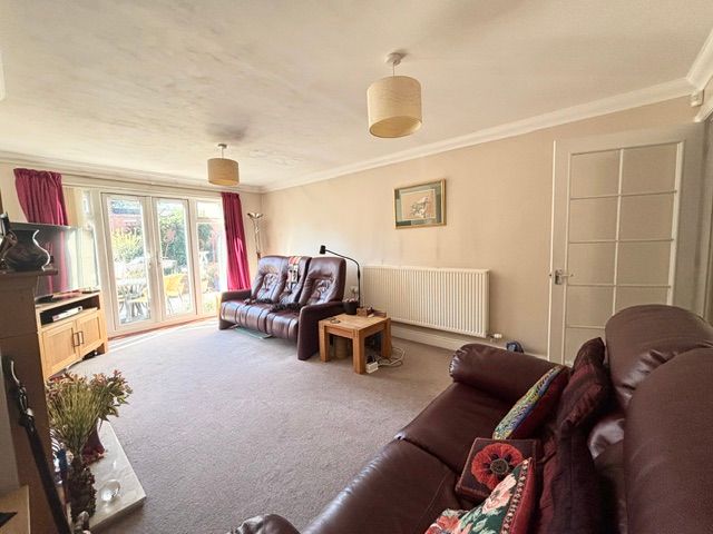 Property photo 2 of 18 Sitting Room