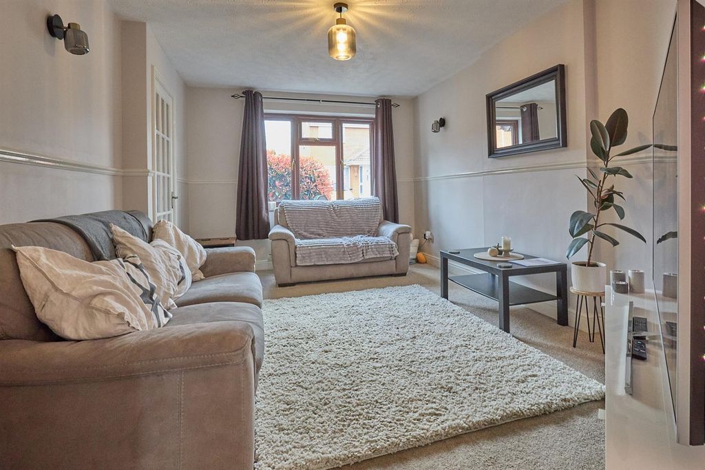 Property photo 2 of 11 Beatty Close_9.Jpg