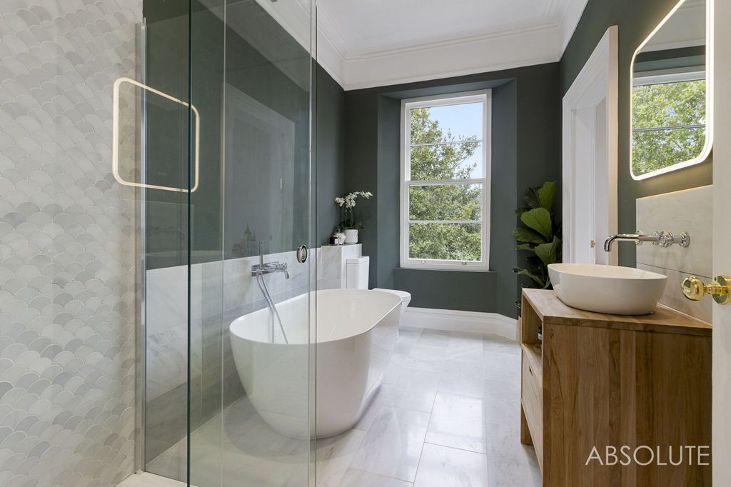 Property photo 3 of 36