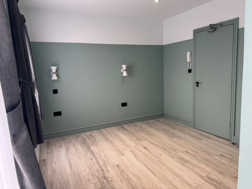 Property photo 2 of 4 Studio Room