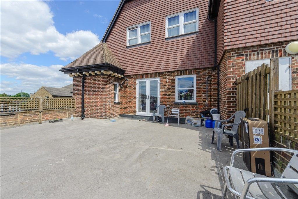 Property photo 1 of 9 Balcony / Terrace