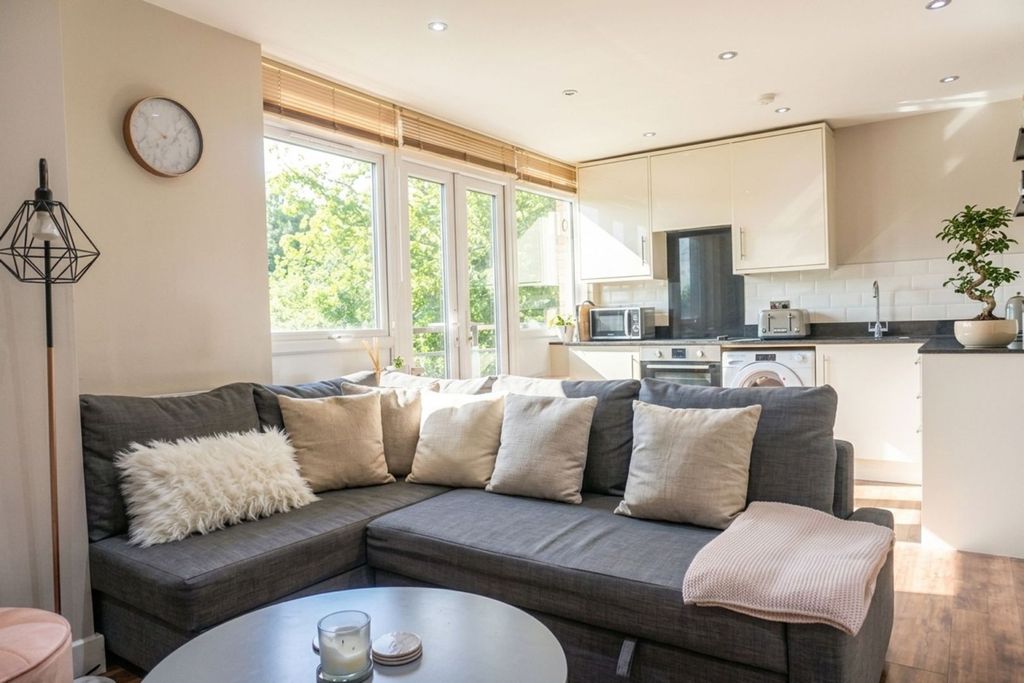 Property photo 2 of 8