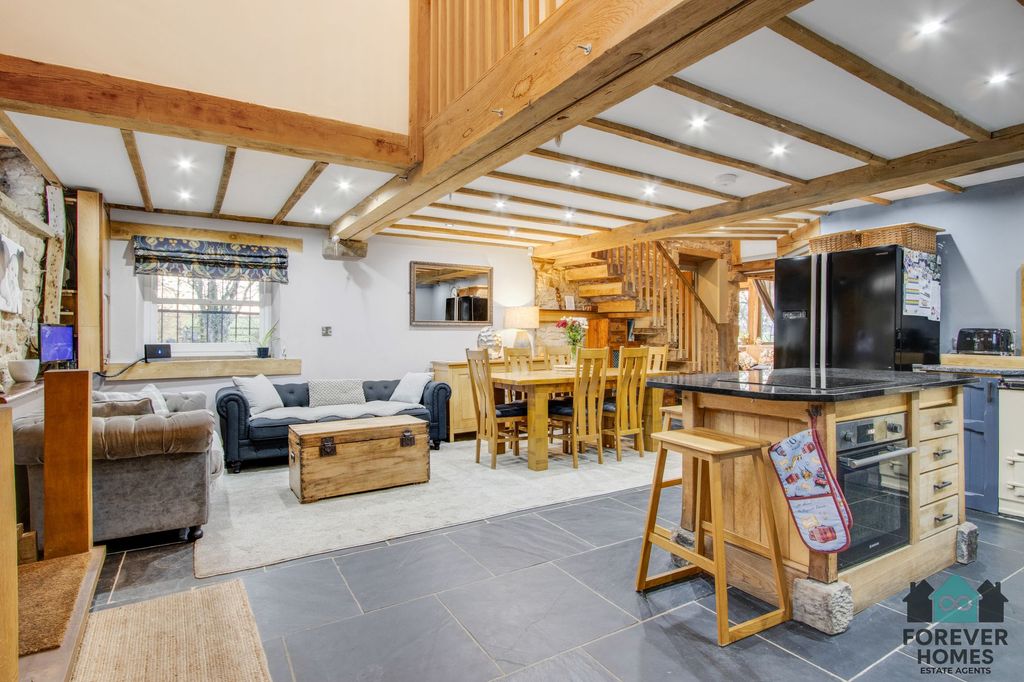 Property photo 3 of 42