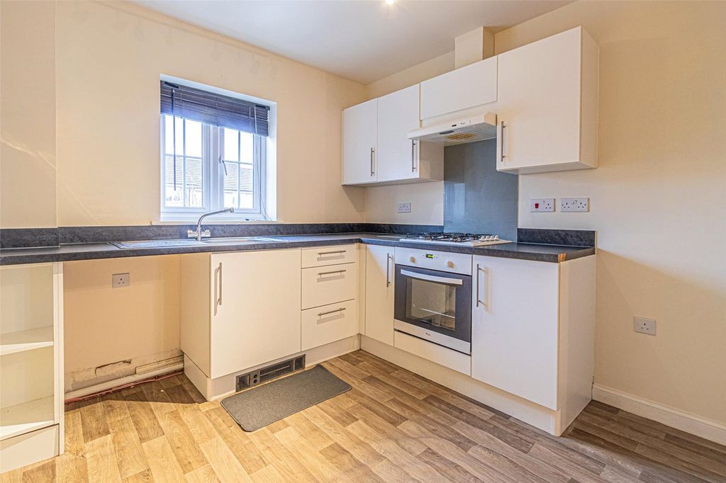 Property photo 3 of 8 Picture No. 11