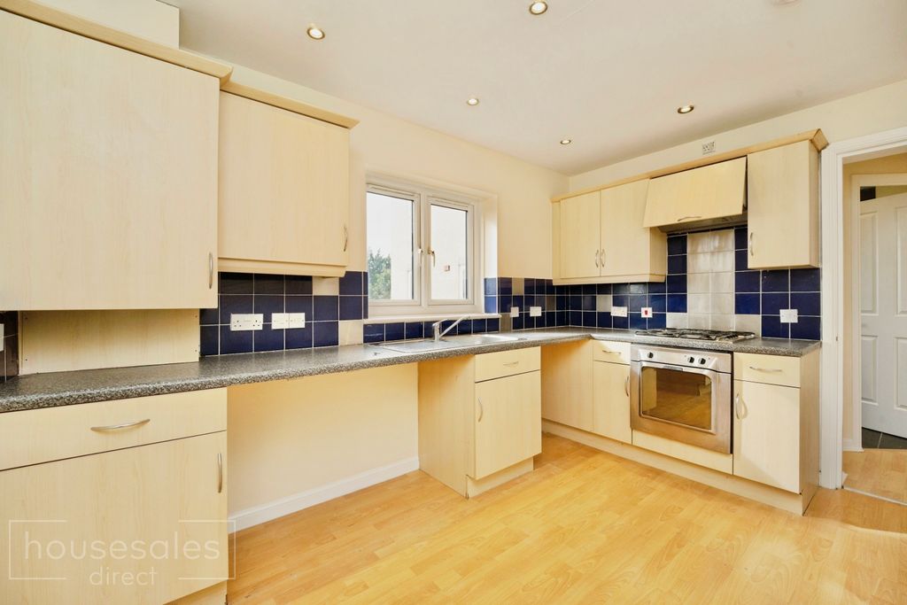 Property photo 2 of 9