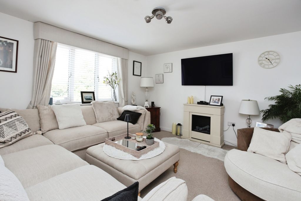 Property photo 3 of 20 Pbox-Img.Jpg