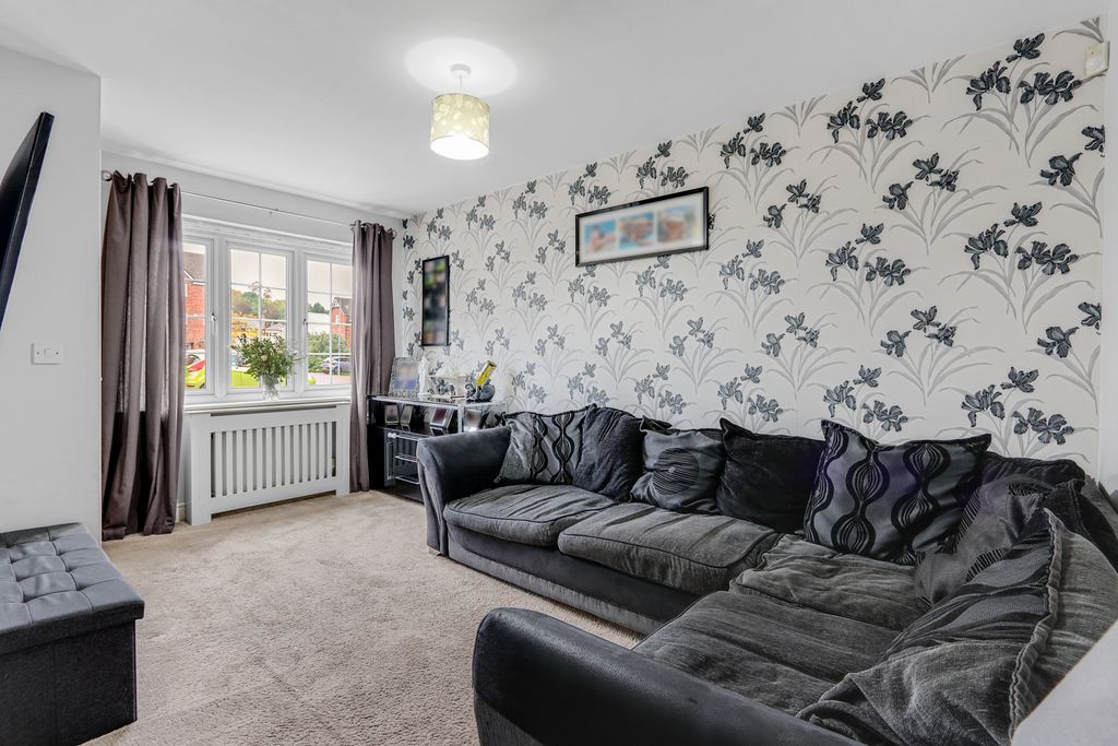 Property photo 3 of 20 Lounge