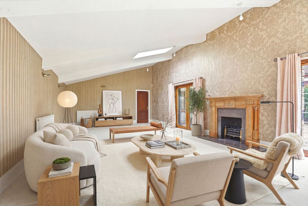 Property photo 3 of 43 Birchwood019