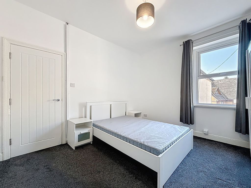 Property photo 3 of 13 Double Bedroom