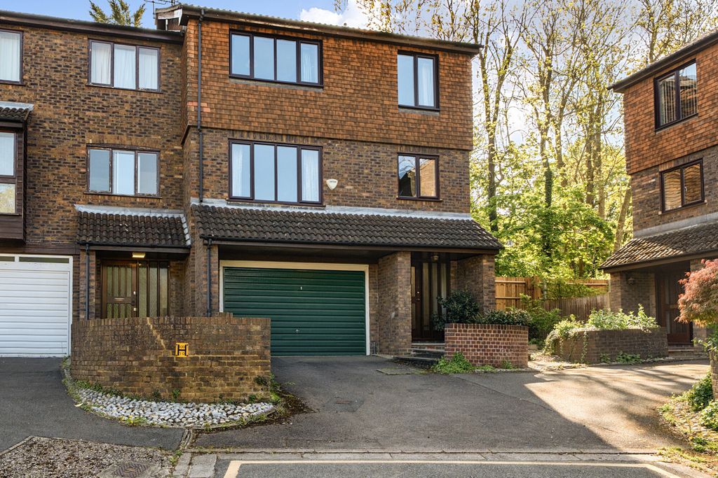 Property photo 1 of 20 1447274-2-69E8933...