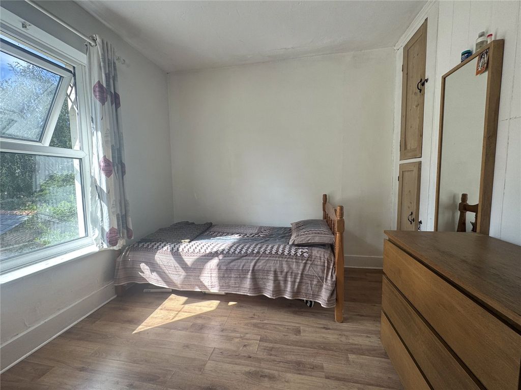Property photo 3 of 6 Picture No. 04