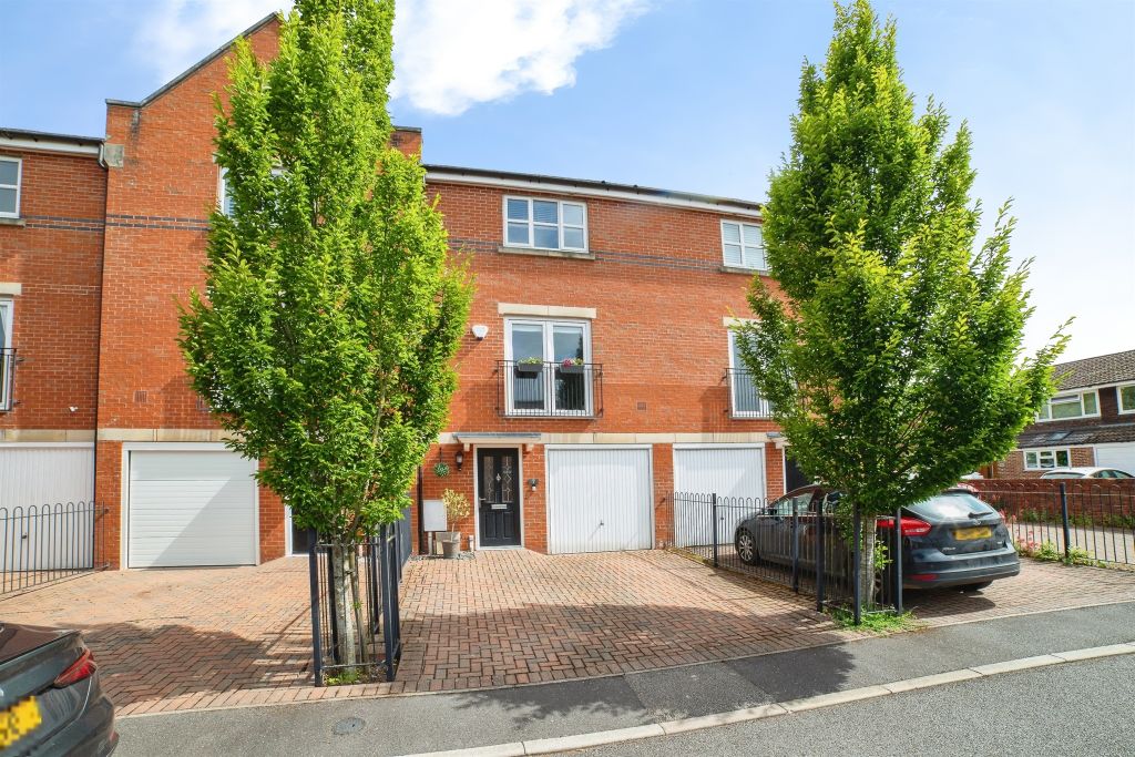 Property photo 1 of 32
