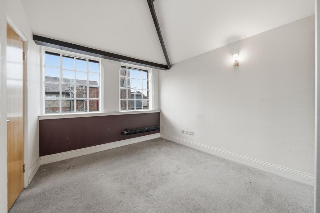 Property photo 3 of 10 Bedroom