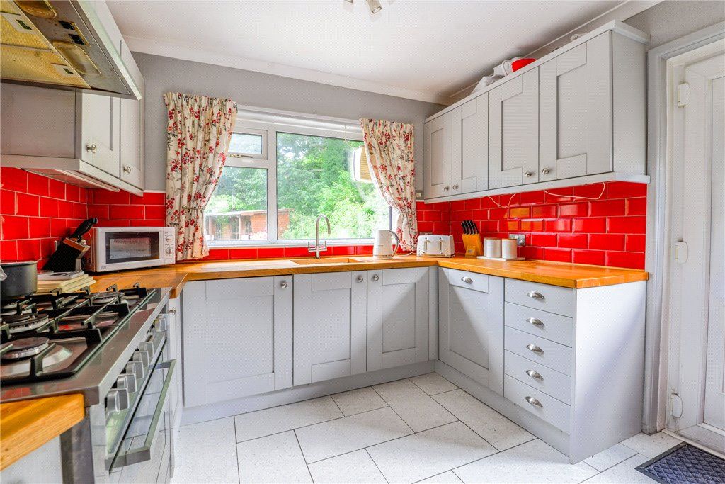 Property photo 3 of 25 Kitchen