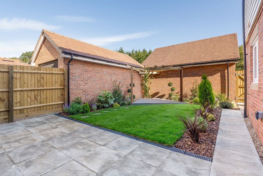 Property photo 2 of 24