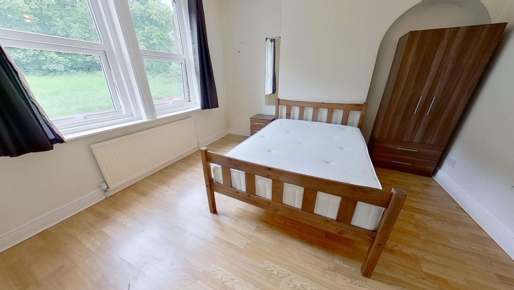 Property photo 3 of 13 Meanwood-Road-06102021092259.Jpg