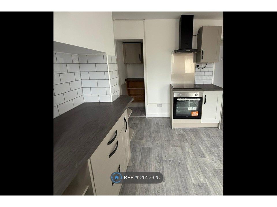 Property photo 3 of 6 Kitchen