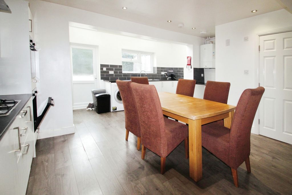 Property photo 3 of 8 072Bd119-Img_3317