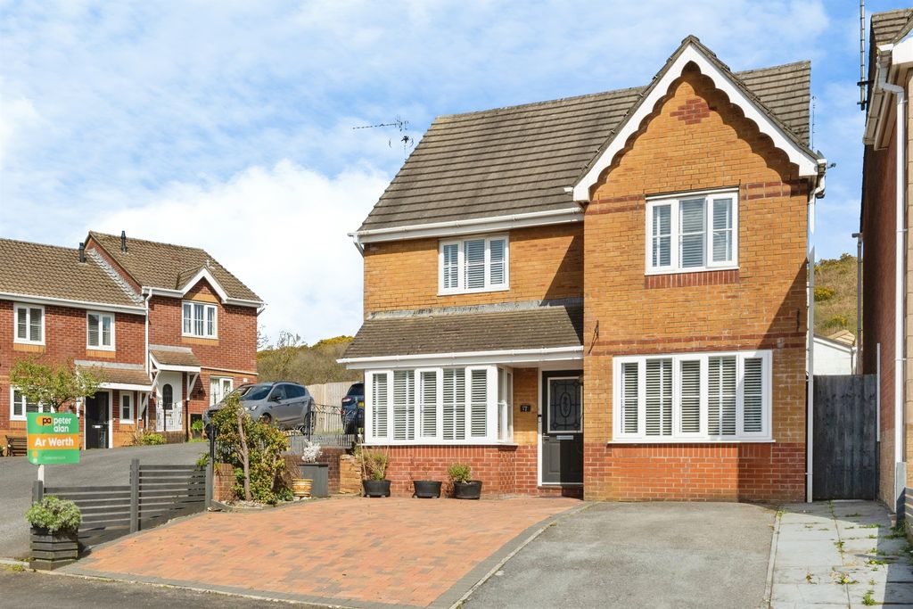 Property photo 1 of 24