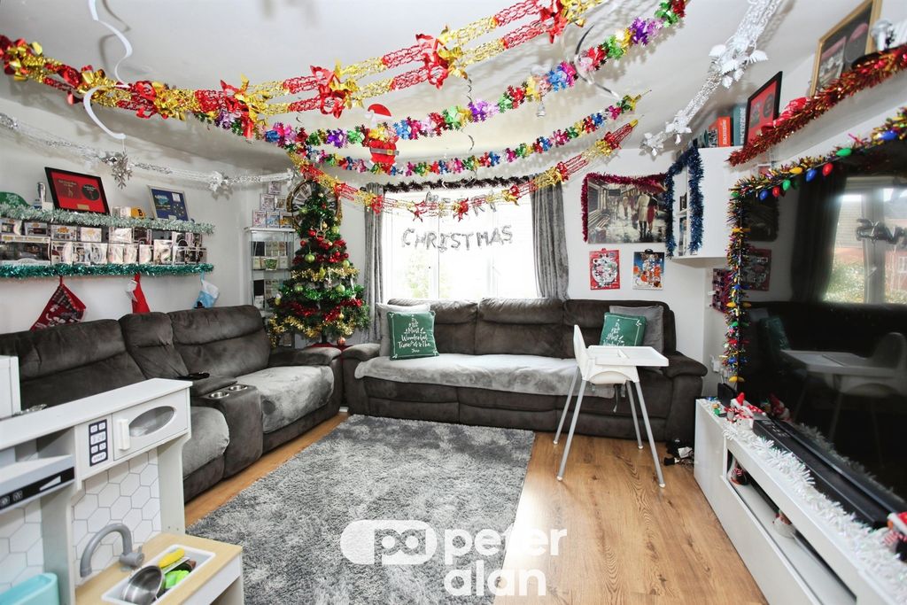 Property photo 2 of 20