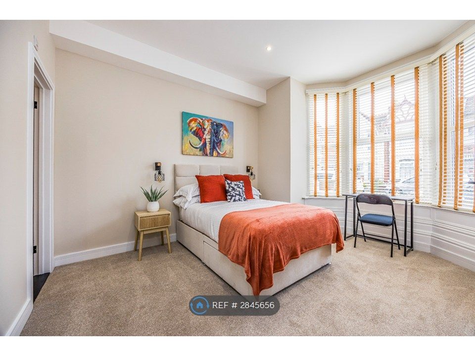 Property photo 1 of 17 Room 5 With Ensuite £725