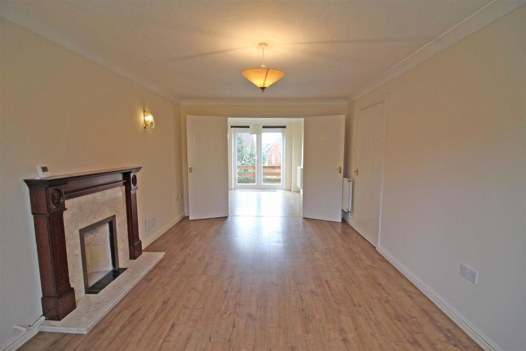 Property photo 3 of 10 Lounge 2.Jpg