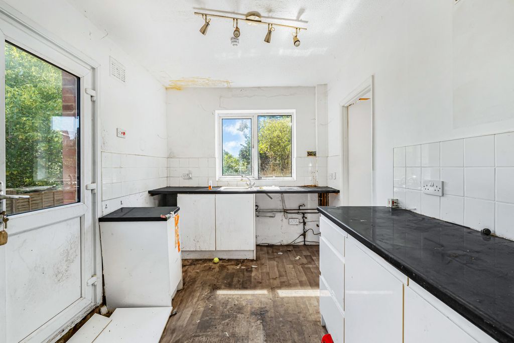 Property photo 2 of 13 11_89777