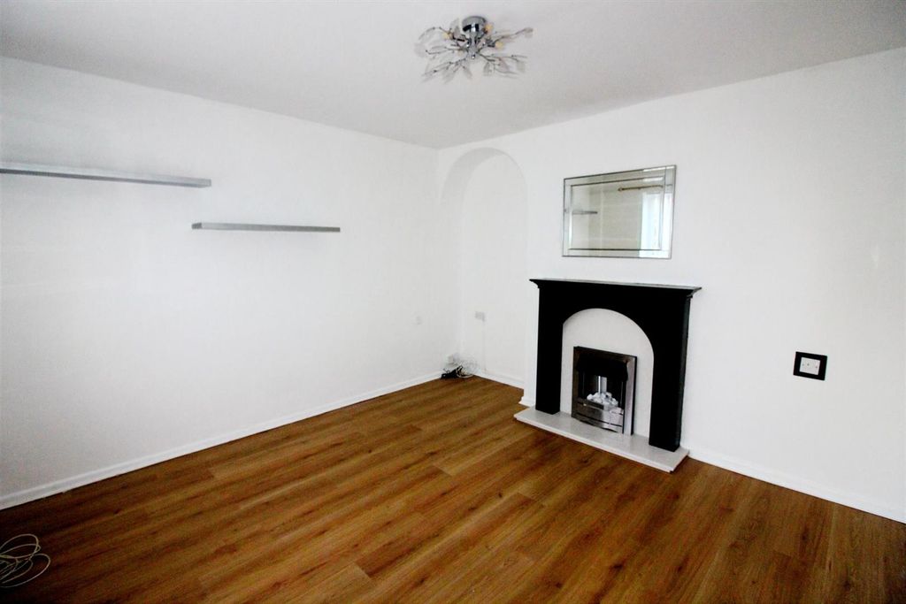 Property photo 2 of 15 Lounge.Jpg