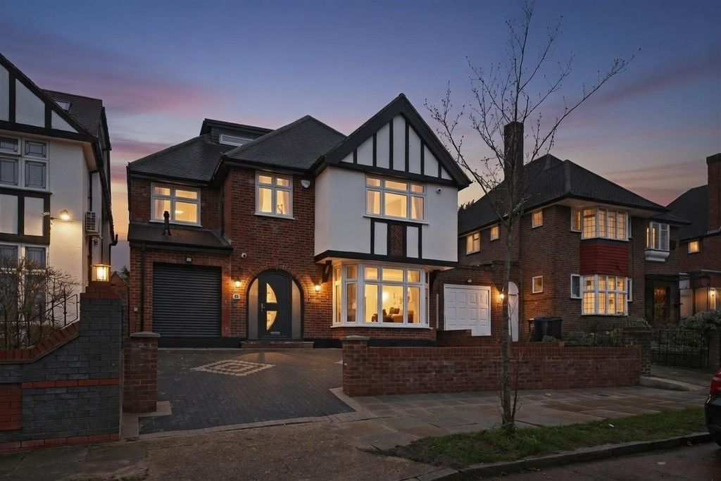 Property photo 1 of 20 98 Sudbury Court Road.Jpg